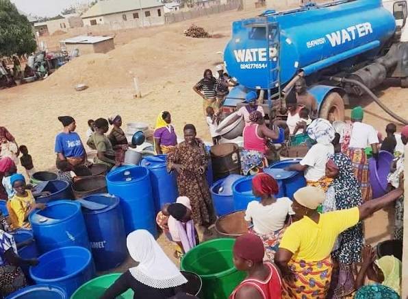 • Residents queuing to buy water from a tanker