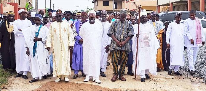 • Sheikh Ahmed (middle) with some Muslim leaders after the prayers