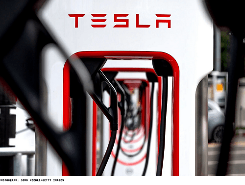 As Questions Swirl Around Tesla’s Superchargers, the Race Is On to Fill the Power Gap